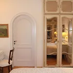 Barony Romantic-residence لوغانو