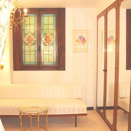 Barony Romantic-residence لوغانو