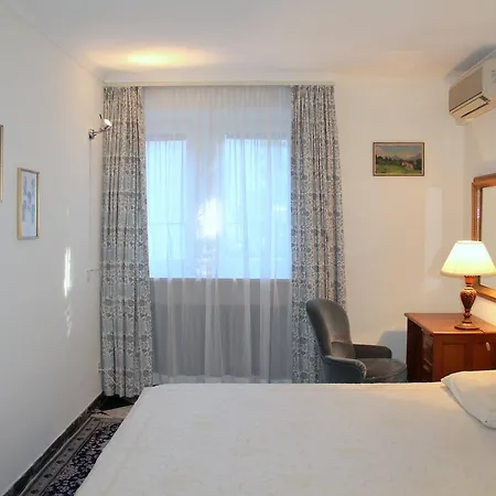 Barony Romantic-residence لوغانو