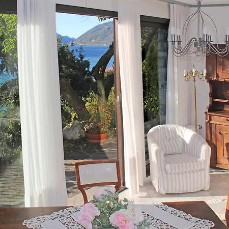Barony Romantic-residence لوغانو