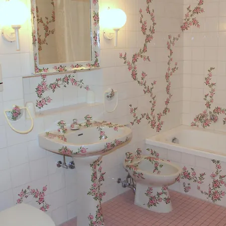 Barony Romantic-residence * لوغانو